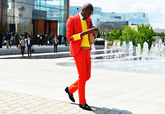 Какие лоферы носить с красным пиджаком мужчине