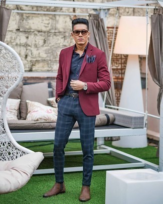 Как носить красный пиджак с темно-синими брюками чинос
