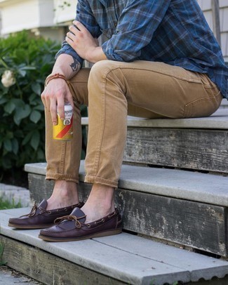 С чем носить красные топсайдеры