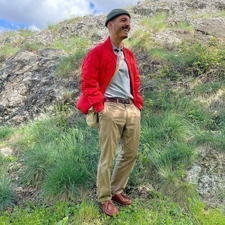 Какие брюки чинос носить с красным бомбером