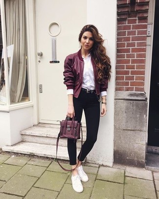 Какие джинсы носить с красным бомбером женщине