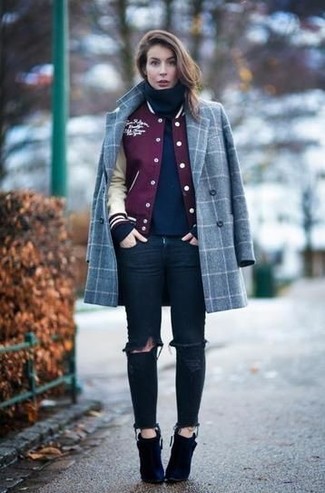 Какие джинсы носить с красным бомбером женщине