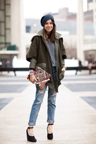 С чем носить красный браслет