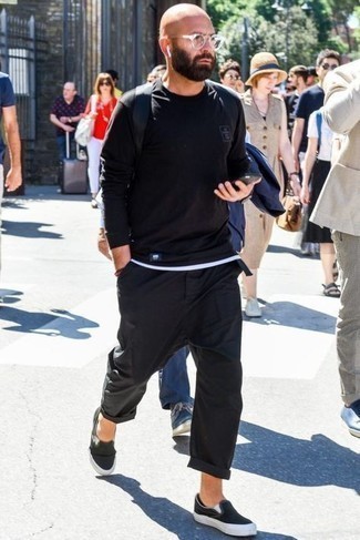 С чем носить красный браслет мужчине