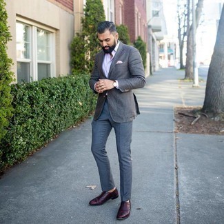 Какие классические брюки носить с красными брогами