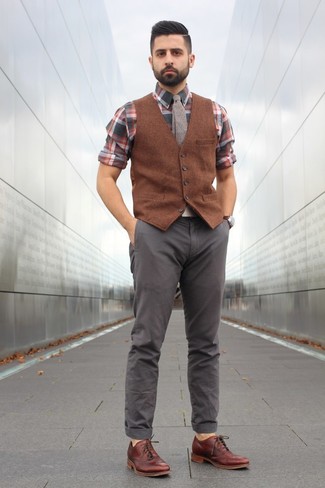 Какие классические рубашки носить с красными брогами