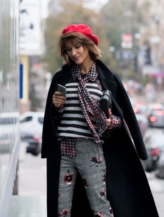 Какое пальто носить с красной блузой на пуговицах