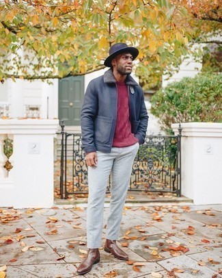 Какие брюки чинос носить с красным вязаным свитером