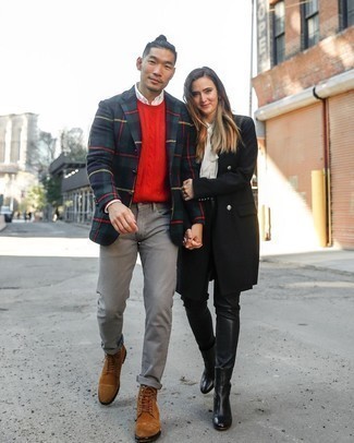 С чем носить красный вязаный свитер мужчине