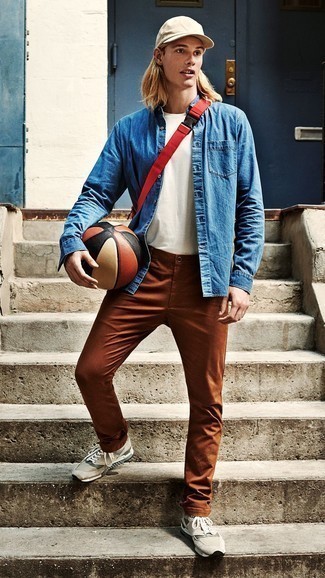 С чем носить красную поясную сумку из плотной ткани мужчине