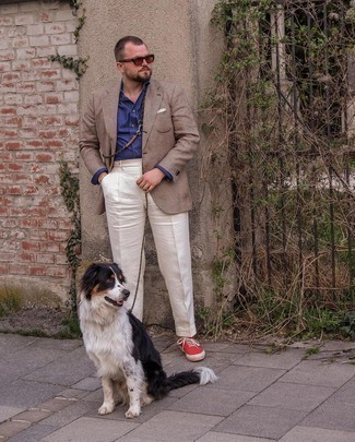 С чем носить красные низкие кеды из плотной ткани мужчине