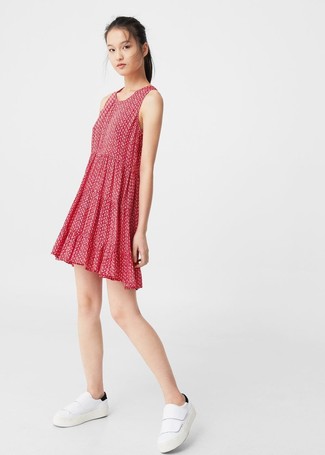 С чем носить красное повседневное платье