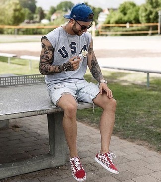 С чем носить красные кеды в клетку мужчине