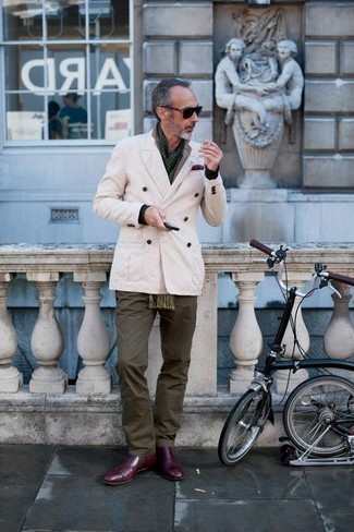 С чем носить красные ботинки челси мужчине