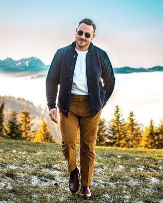 С чем носить красные ботинки челси мужчине