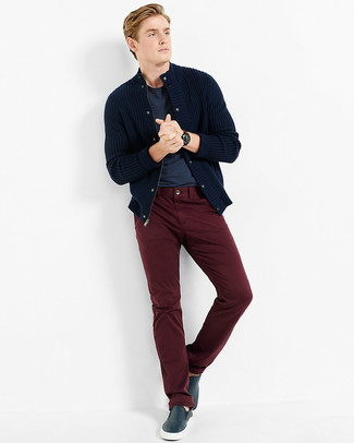 Какие кардиганы носить с красными брюками чинос