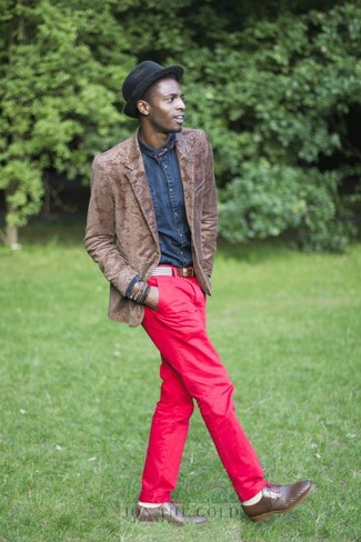 Какие джинсовые рубашки носить с красными брюками чинос