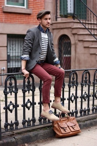 Какие джинсовые рубашки носить с красными брюками чинос