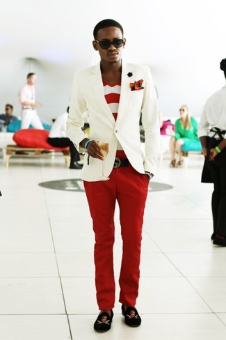 С чем носить красные брюки чинос