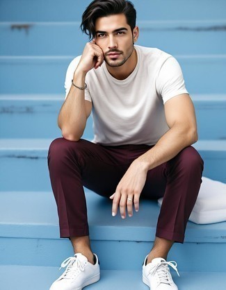 Какие низкие кеды носить с красными брюками чинос