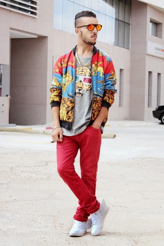 Какие низкие кеды носить с красными брюками чинос