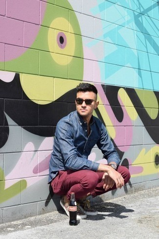 Какие низкие кеды носить с красными брюками чинос