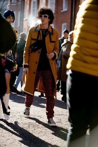 Какие длинные пальто носить с красными брюками чинос