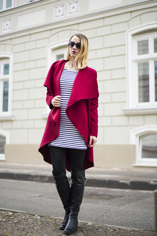 Какие ботфорты носить с красным пальто