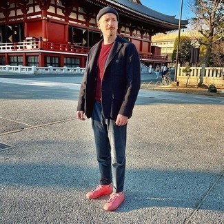 Какие пиджаки носить с красным свитером с круглым вырезом мужчине