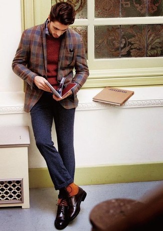 Какие пиджаки носить с красным свитером с круглым вырезом мужчине