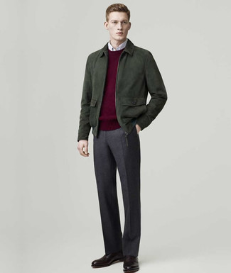 Какие бомберы носить с красным свитером с круглым вырезом мужчине