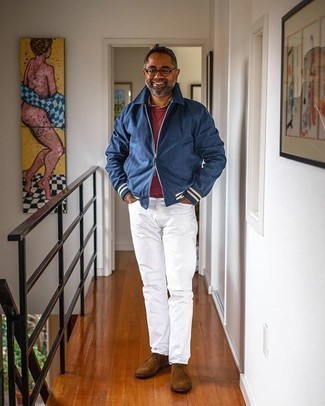 Какие ботинки дезерты носить с красным свитером с круглым вырезом