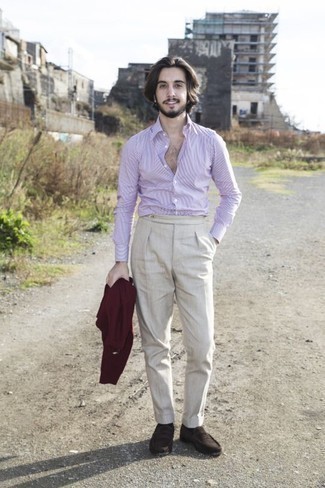 Какие лоферы носить с красным свитером с круглым вырезом мужчине