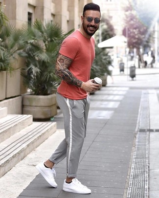 С чем носить красную футболку с круглым вырезом мужчине