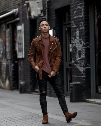 С чем носить красную футболку с круглым вырезом мужчине