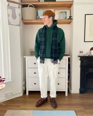 С чем носить красные ботинки дезерты