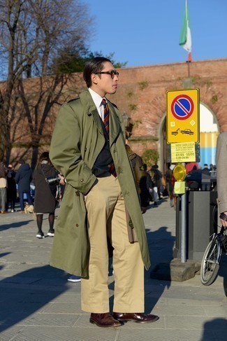 С чем носить красные ботинки дезерты