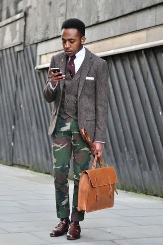 С чем носить красные монки с двумя ремешками