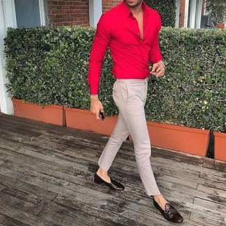 С чем носить красную классическую рубашку мужчине