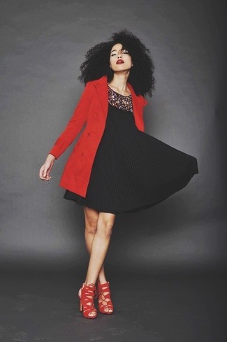 Какие плащи носить с красными босоножками на каблуке