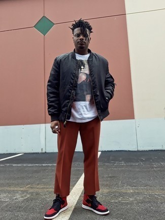 С чем носить красные высокие кеды мужчине