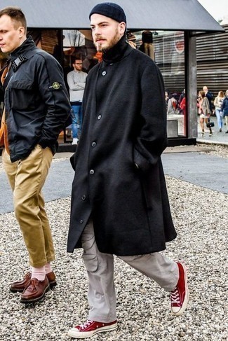 С чем носить красные высокие кеды мужчине