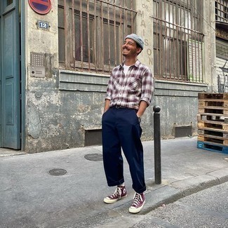 С чем носить красные высокие кеды мужчине