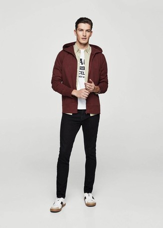 Как носить красный худи с черными джинсами мужчине