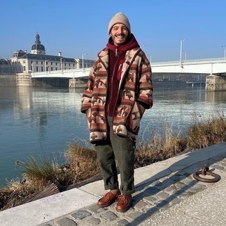 Какие ботинки дезерты носить с красным худи