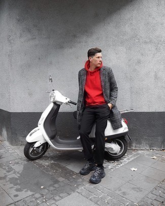 Как носить красный худи с серым длинным пальто