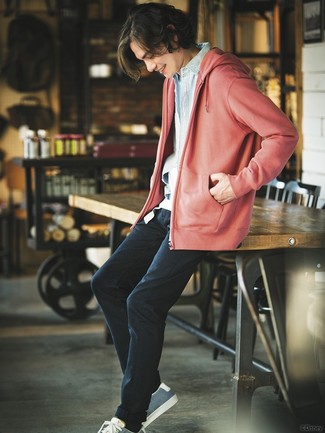 С чем носить красный худи мужчине