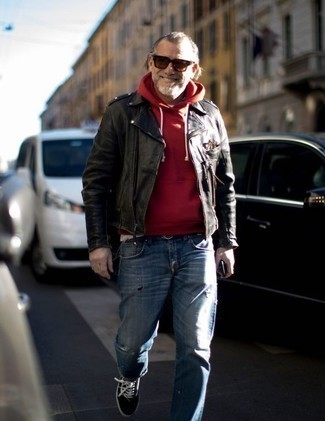 С чем носить красный худи мужчине