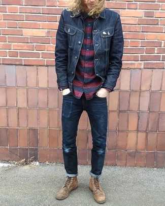 С чем носить красную рубашку в горизонтальную полоску мужчине