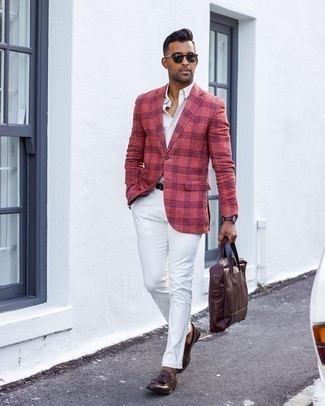 С чем носить красную куртку мужчине